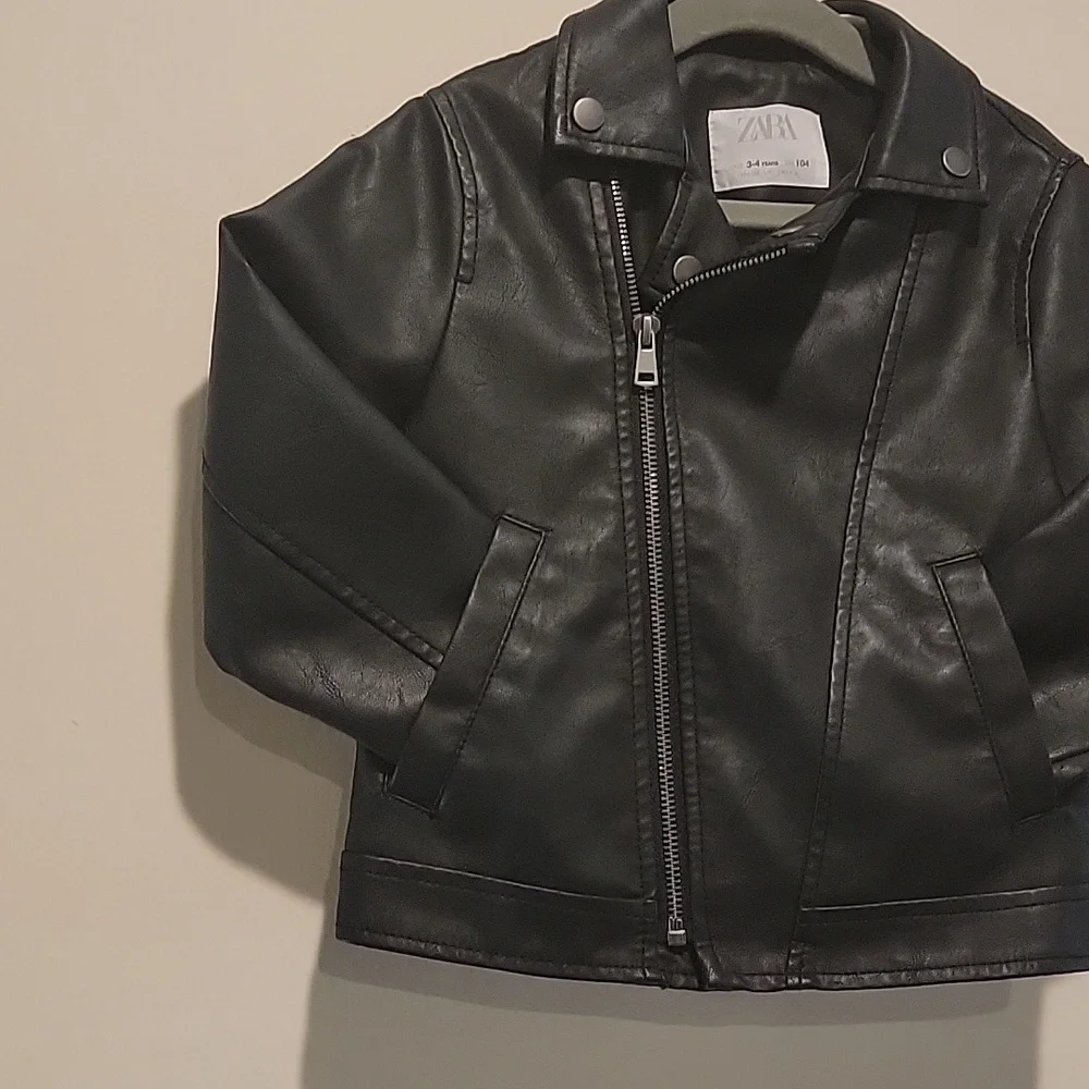 Zara boys faux leather jacket assymetrical black 3-4 years old